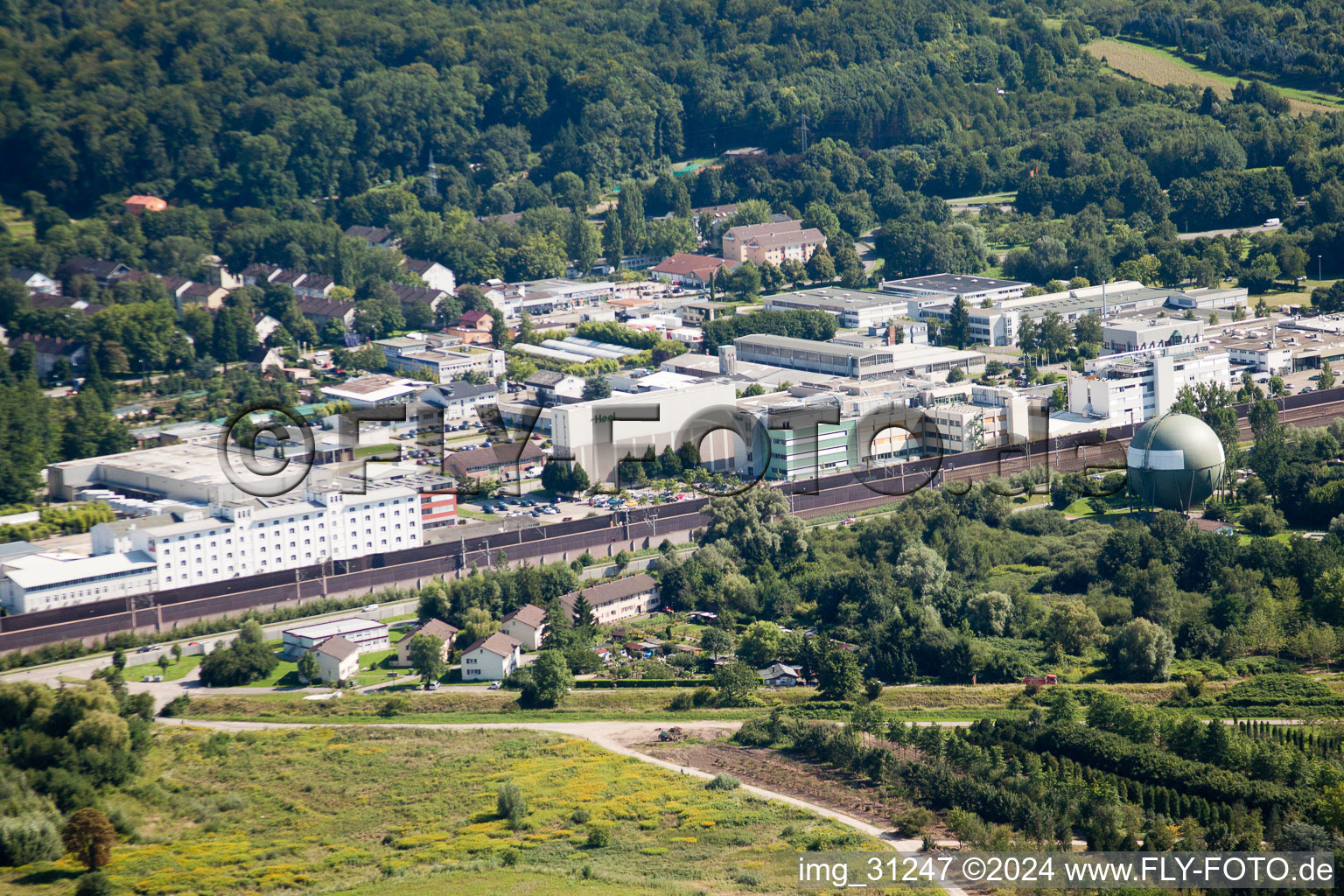 Vue aérienne de Remèdes biologiques Talon à le quartier Oos in Baden-Baden dans le département Bade-Wurtemberg, Allemagne