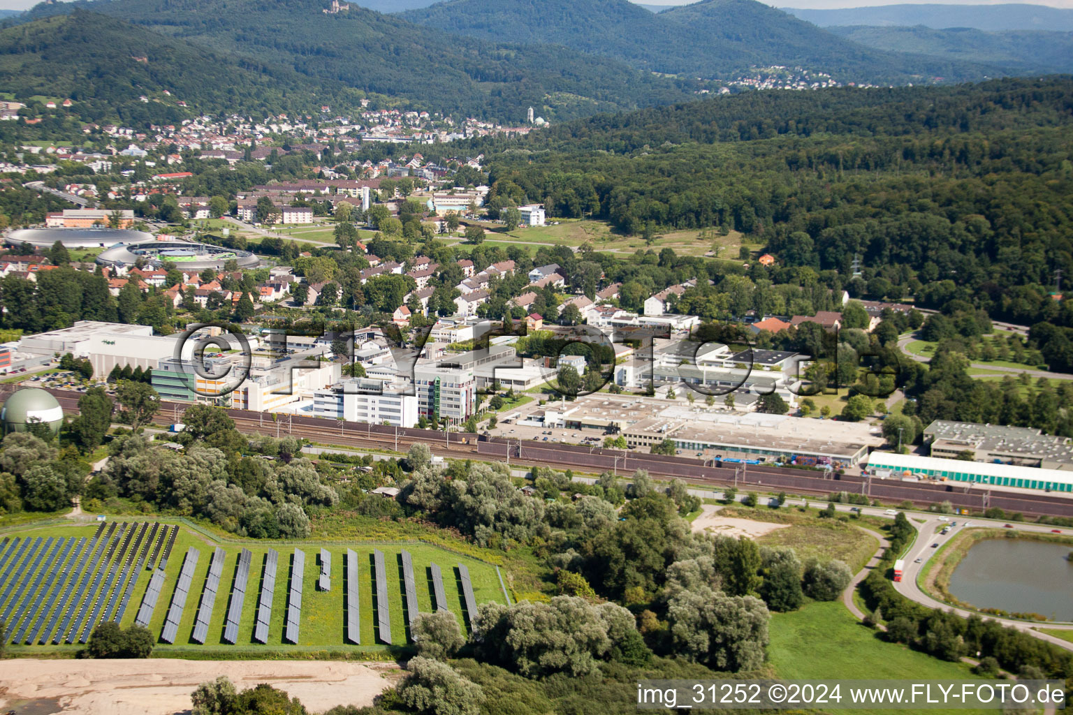 Vue aérienne de Baden-Oos, Remèdes biologiques Heel à le quartier Oos in Baden-Baden dans le département Bade-Wurtemberg, Allemagne