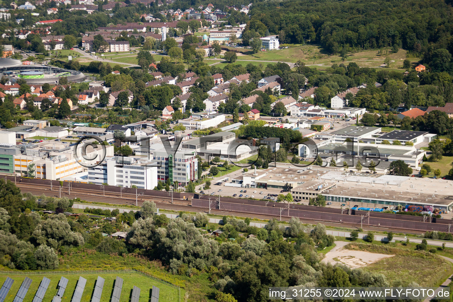 Vue aérienne de Installations techniques dans la zone industrielle des remèdes biologiques de Heel à le quartier Oos in Baden-Baden dans le département Bade-Wurtemberg, Allemagne