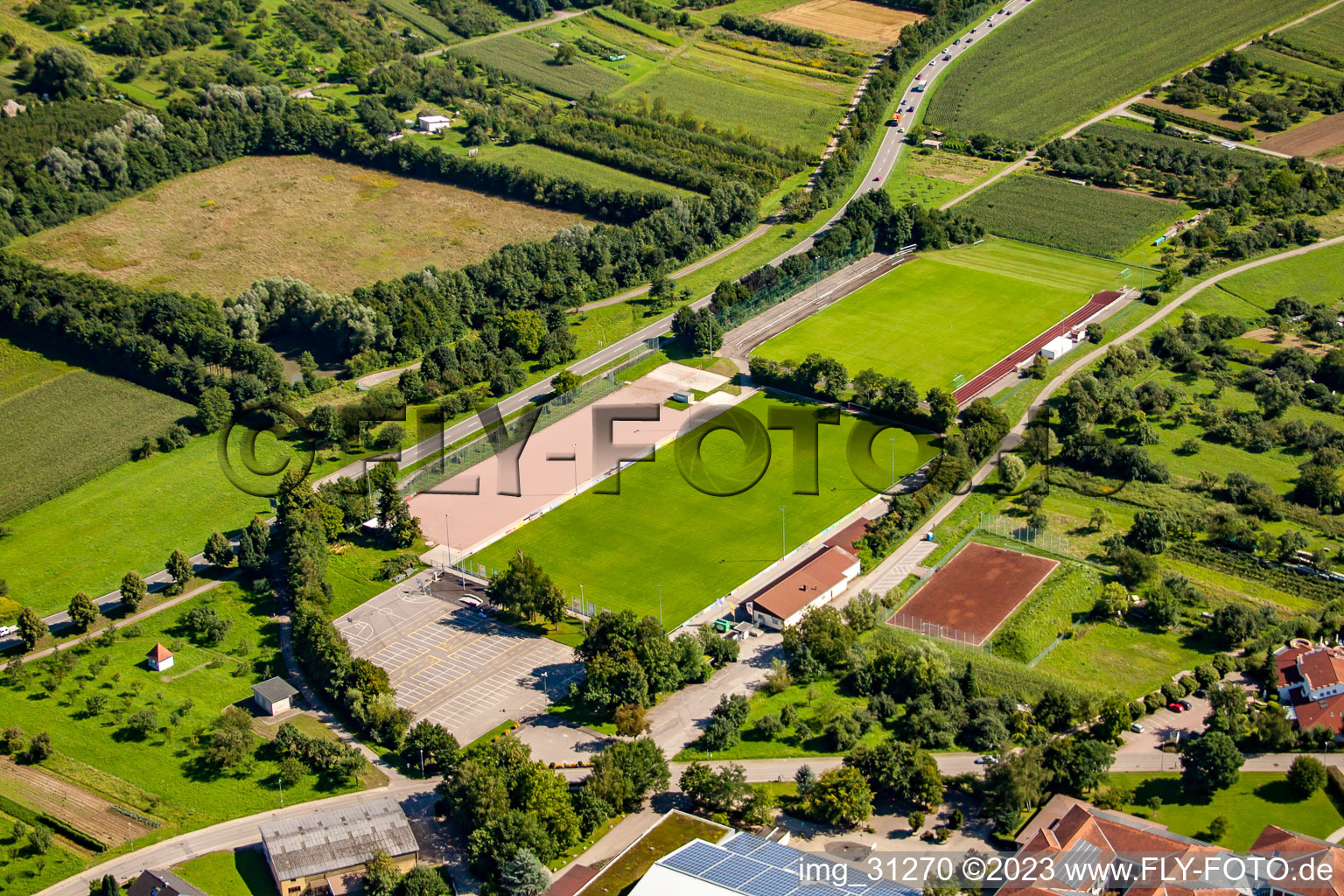 Vue aérienne de Terrains de sport SV-Sinzheim à Sinzheim dans le département Bade-Wurtemberg, Allemagne
