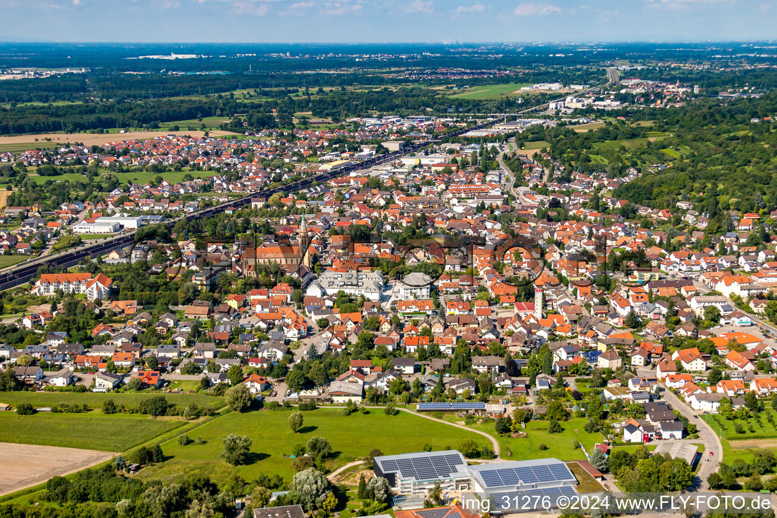 Vue aérienne de Vue des rues et des maisons des quartiers résidentiels à Sinzheim dans le département Bade-Wurtemberg, Allemagne