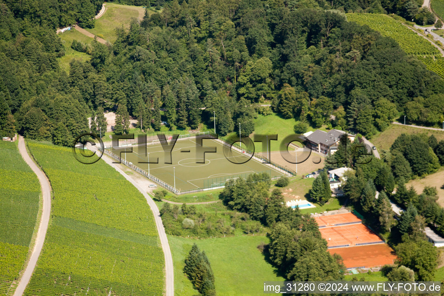 Vue aérienne de Varnhalt, terrains de sport, country club de tennis Grin à le quartier Gallenbach in Baden-Baden dans le département Bade-Wurtemberg, Allemagne