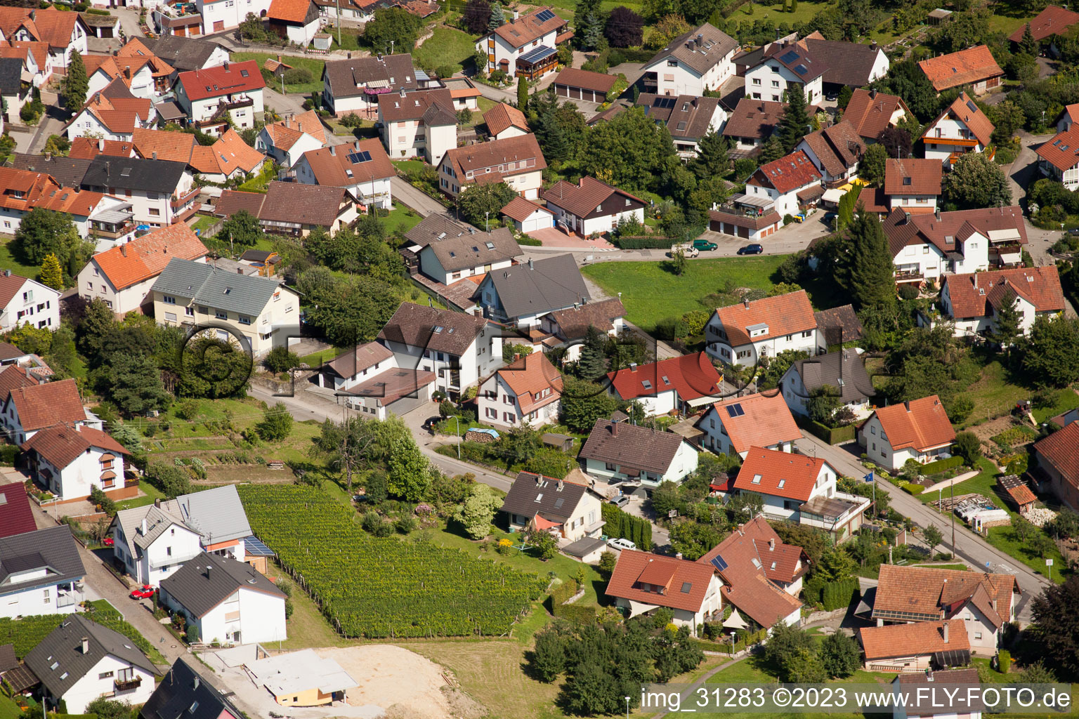 Vue aérienne de Varnhalt, Gartenstr à le quartier Gallenbach in Baden-Baden dans le département Bade-Wurtemberg, Allemagne
