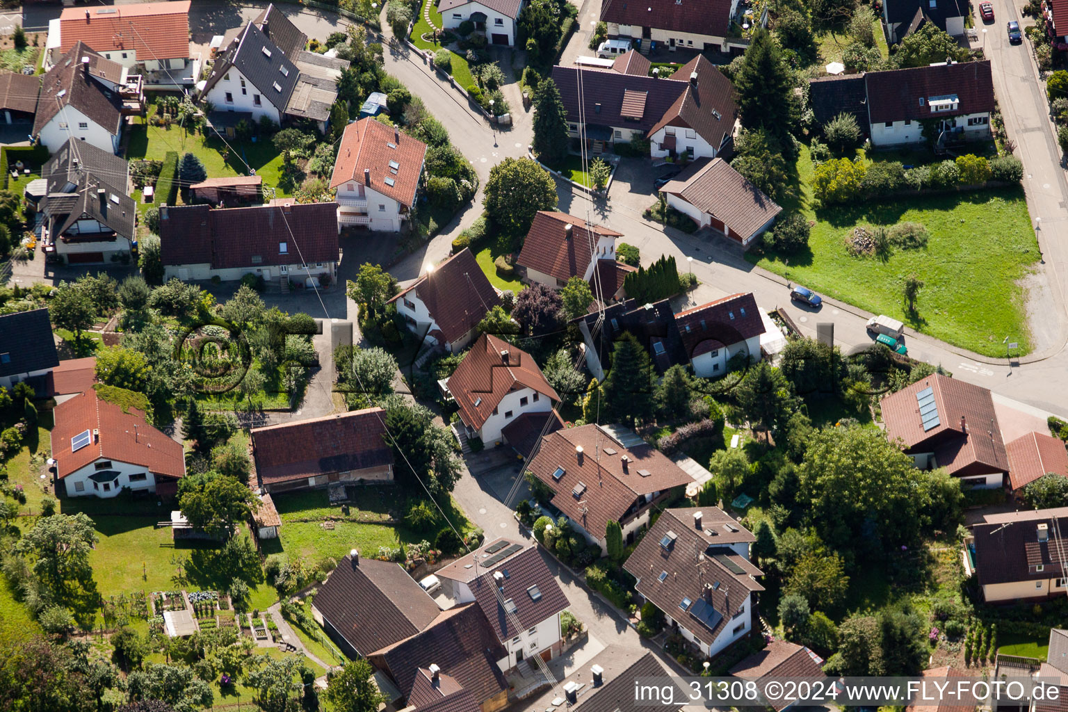 Vue d'oiseau de Varnhalt, Gartenstr à le quartier Gallenbach in Baden-Baden dans le département Bade-Wurtemberg, Allemagne