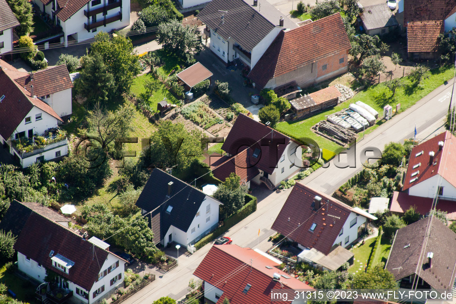 Varnhalt, Gartenstr à le quartier Gallenbach in Baden-Baden dans le département Bade-Wurtemberg, Allemagne vue du ciel