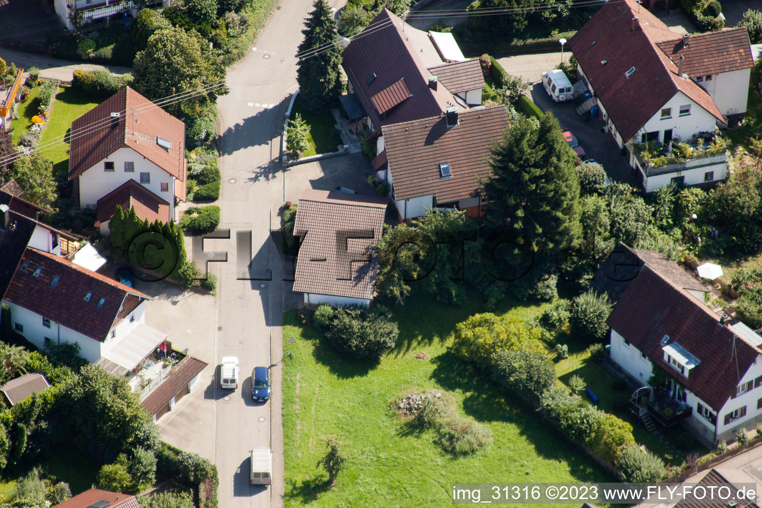 Enregistrement par drone de Varnhalt, Gartenstr à le quartier Gallenbach in Baden-Baden dans le département Bade-Wurtemberg, Allemagne