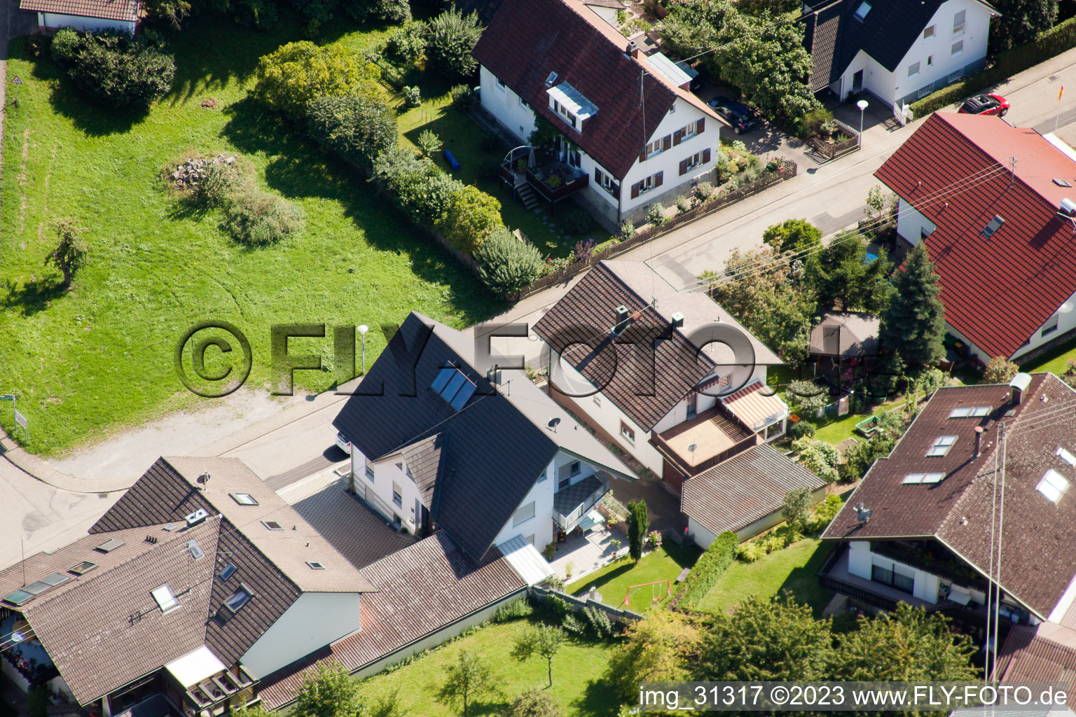 Image drone de Varnhalt, Gartenstr à le quartier Gallenbach in Baden-Baden dans le département Bade-Wurtemberg, Allemagne