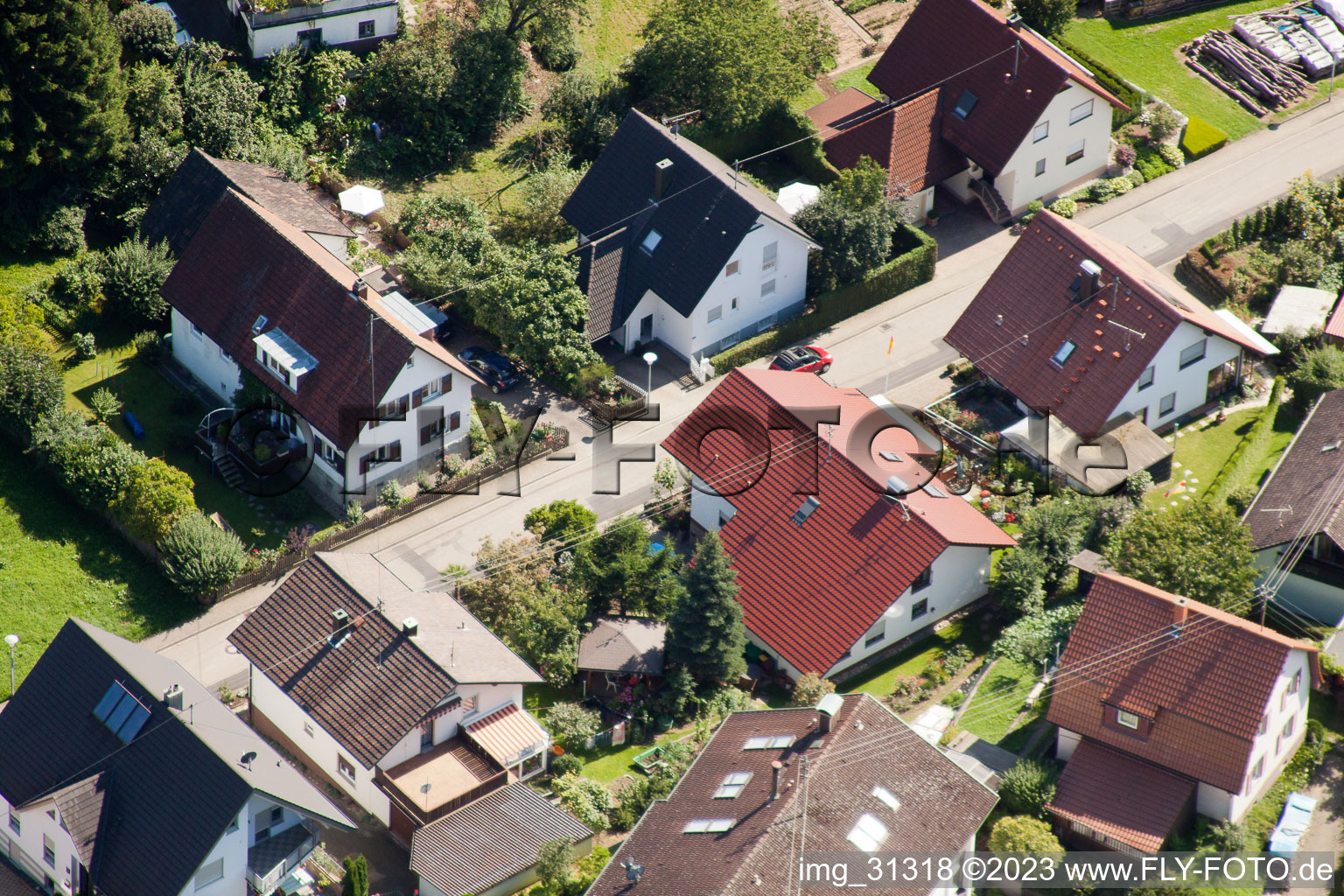 Varnhalt, Gartenstr à le quartier Gallenbach in Baden-Baden dans le département Bade-Wurtemberg, Allemagne du point de vue du drone