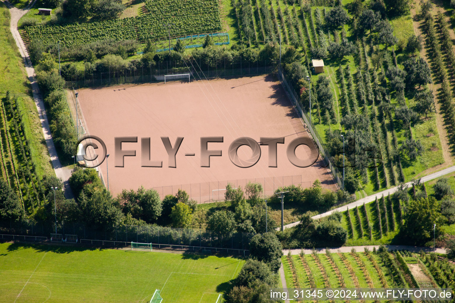 École de sport du sud de Baden, FC Neuweier à le quartier Steinbach in Baden-Baden dans le département Bade-Wurtemberg, Allemagne d'en haut