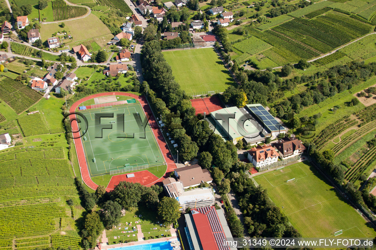 École de sport du sud de Baden, FC Neuweier à le quartier Steinbach in Baden-Baden dans le département Bade-Wurtemberg, Allemagne vue d'en haut