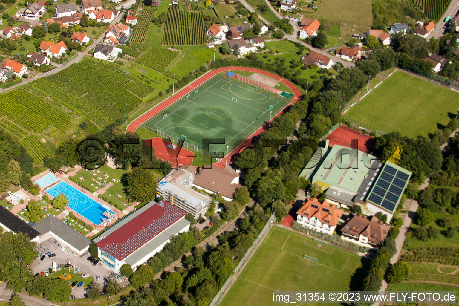 École de sport du sud de Baden, FC Neuweier à le quartier Steinbach in Baden-Baden dans le département Bade-Wurtemberg, Allemagne vue du ciel