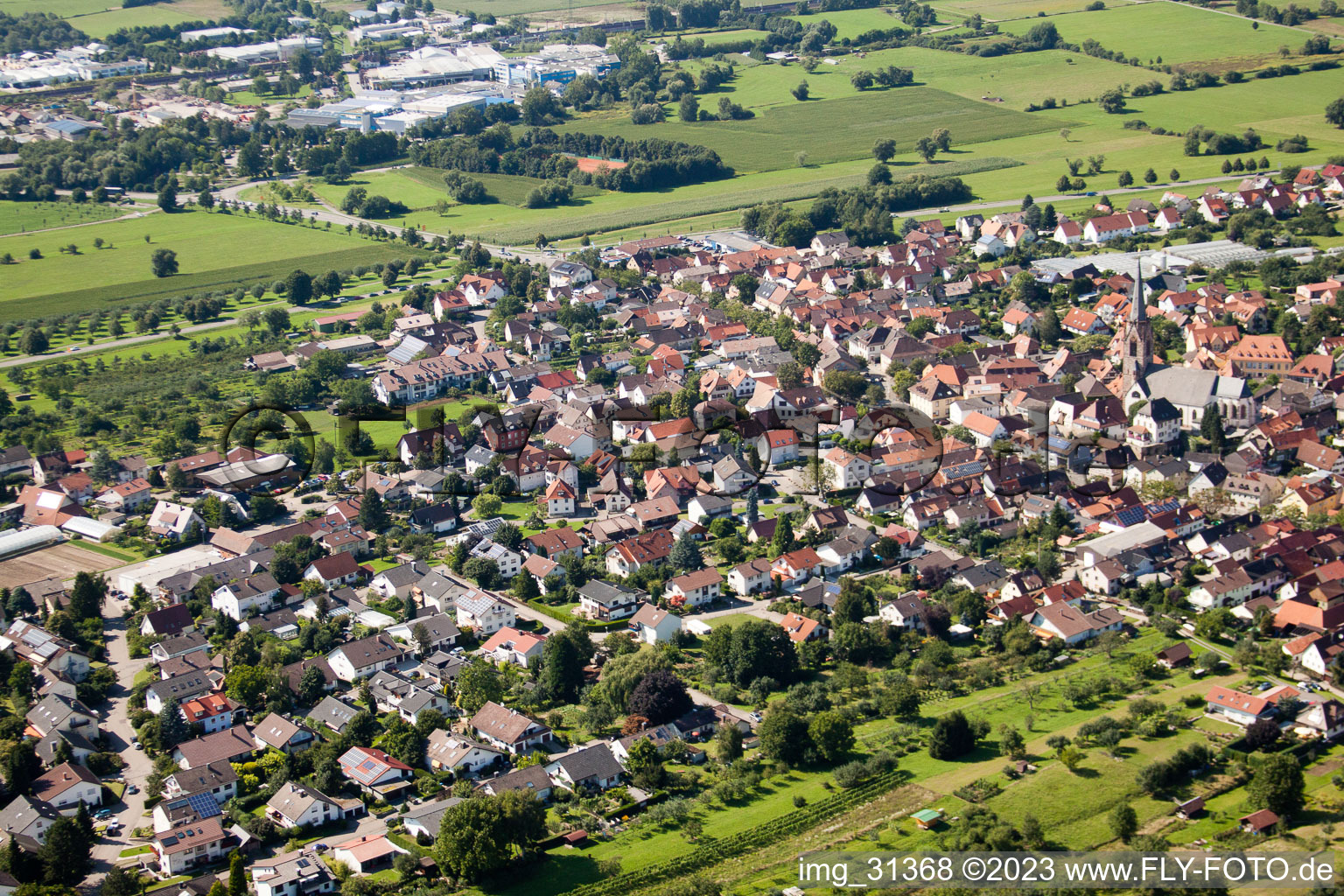 Steinbach dans le département Bade-Wurtemberg, Allemagne d'un drone