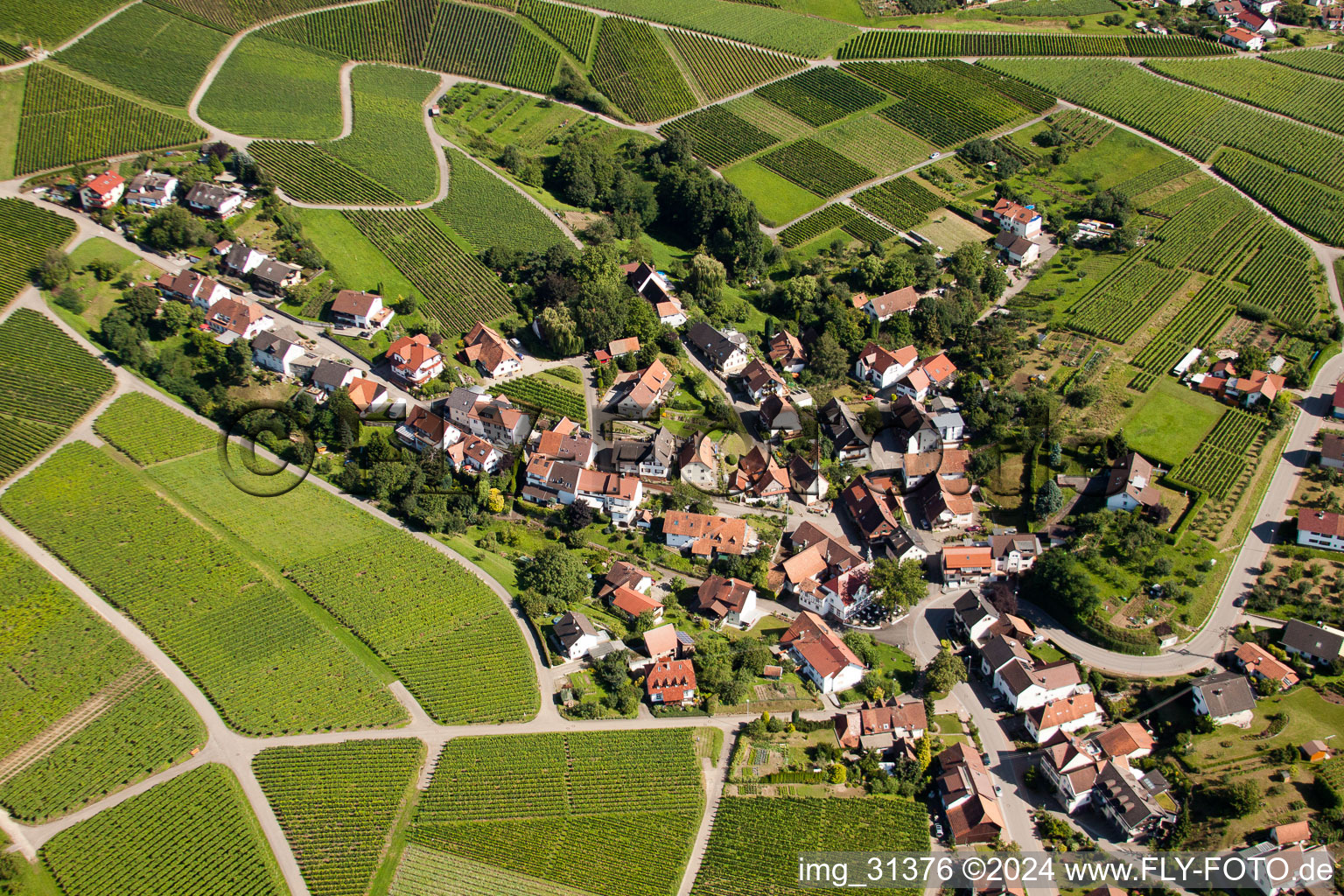 Vue aérienne de Vue des rues et des maisons des quartiers résidentiels à le quartier Eisental in Bühl dans le département Bade-Wurtemberg, Allemagne