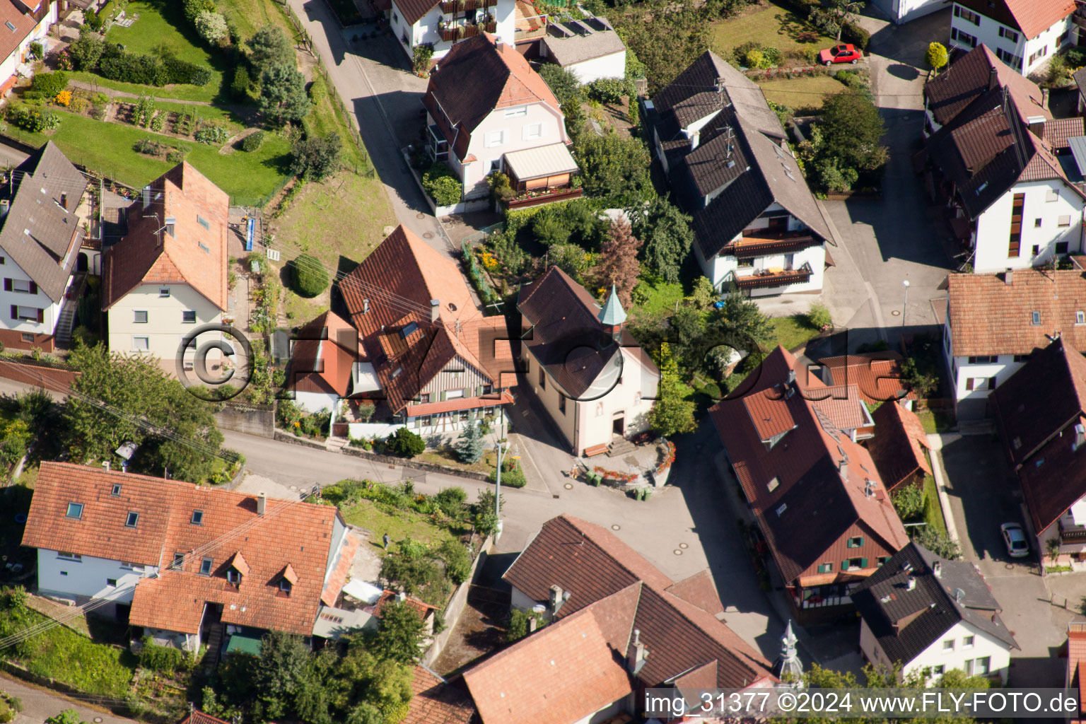 Vue aérienne de Vue des rues et des maisons des quartiers résidentiels à le quartier Eisental in Bühl dans le département Bade-Wurtemberg, Allemagne