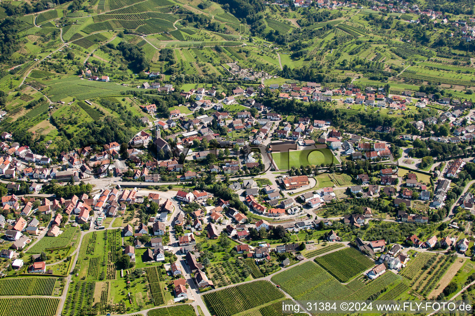 Vue aérienne de Vue des rues et des maisons des quartiers résidentiels à le quartier Altschweier in Bühl dans le département Bade-Wurtemberg, Allemagne