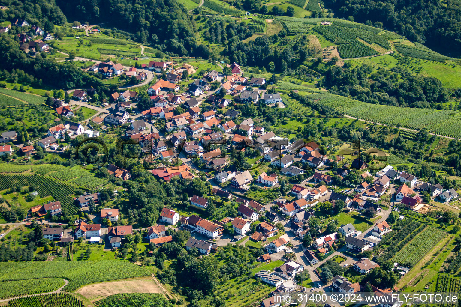 Vue aérienne de Kappelwindeck à le quartier Riegel in Bühl dans le département Bade-Wurtemberg, Allemagne