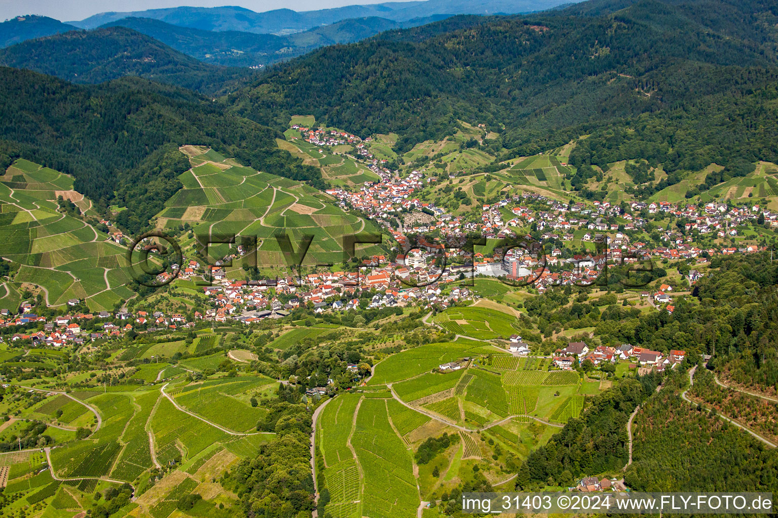 Vue aérienne de Kappelwindeck à le quartier Riegel in Bühl dans le département Bade-Wurtemberg, Allemagne