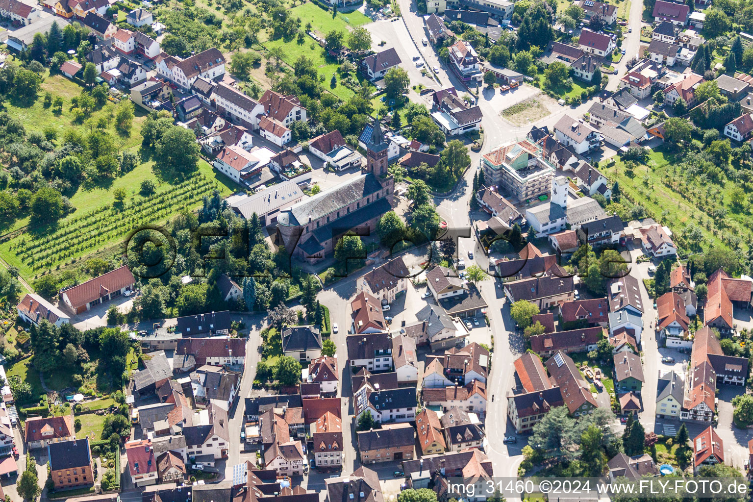 Vue aérienne de Vue des rues et des maisons des quartiers résidentiels à le quartier Aspich in Lauf dans le département Bade-Wurtemberg, Allemagne