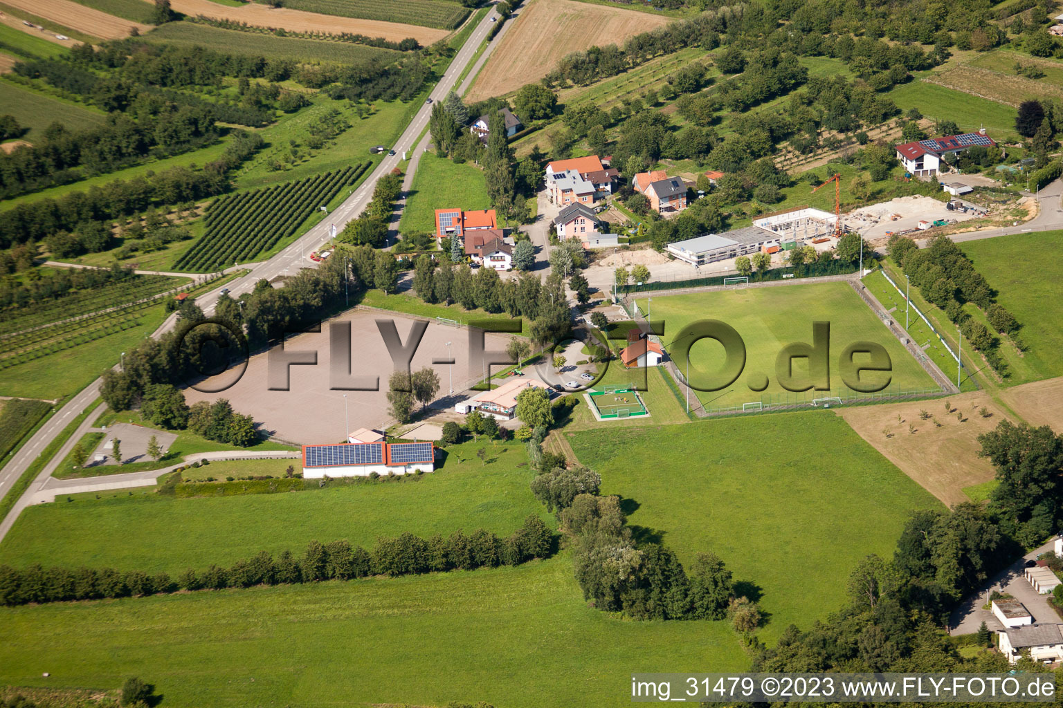 Vue aérienne de Kammersbrunn, terrain de sport à Sasbach dans le département Bade-Wurtemberg, Allemagne