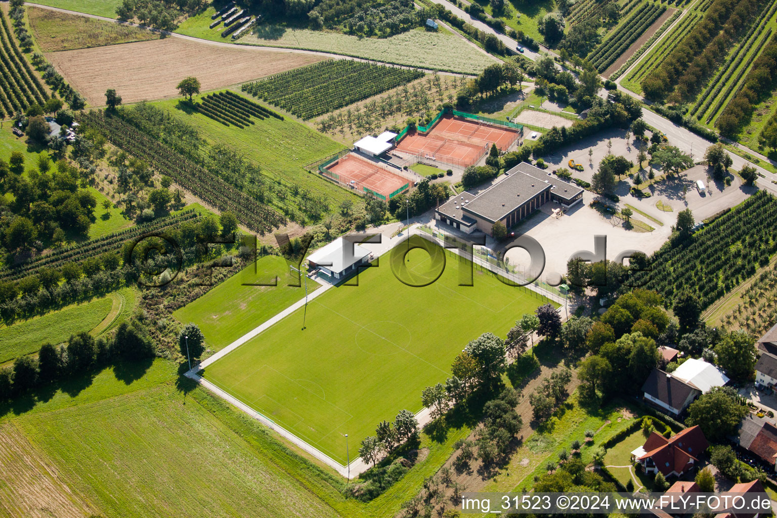 Vue aérienne de Terrains de sport à le quartier Mösbach in Achern dans le département Bade-Wurtemberg, Allemagne