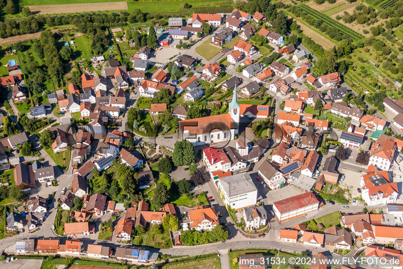 Vue aérienne de Locaux d'usine de la brasserie Familienbrauerei Bauhöfer GmbH & Co. KG à le quartier Ulm in Renchen dans le département Bade-Wurtemberg, Allemagne