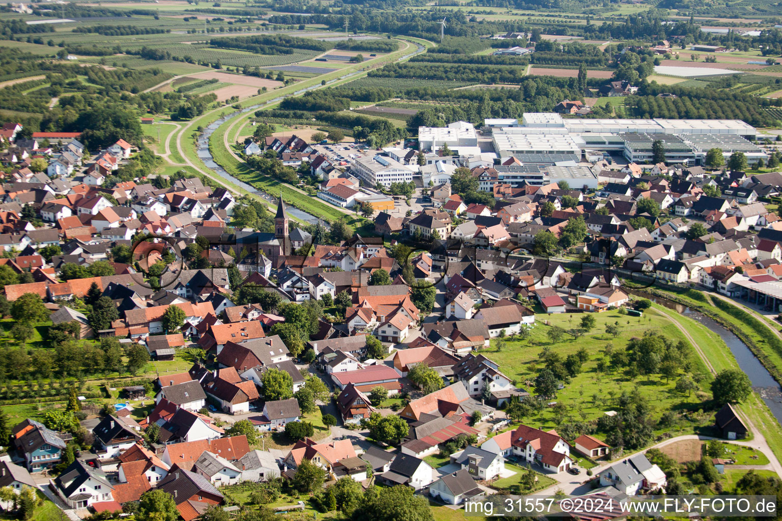 Vue aérienne de Zones riveraines du Rench à le quartier Erlach in Renchen dans le département Bade-Wurtemberg, Allemagne