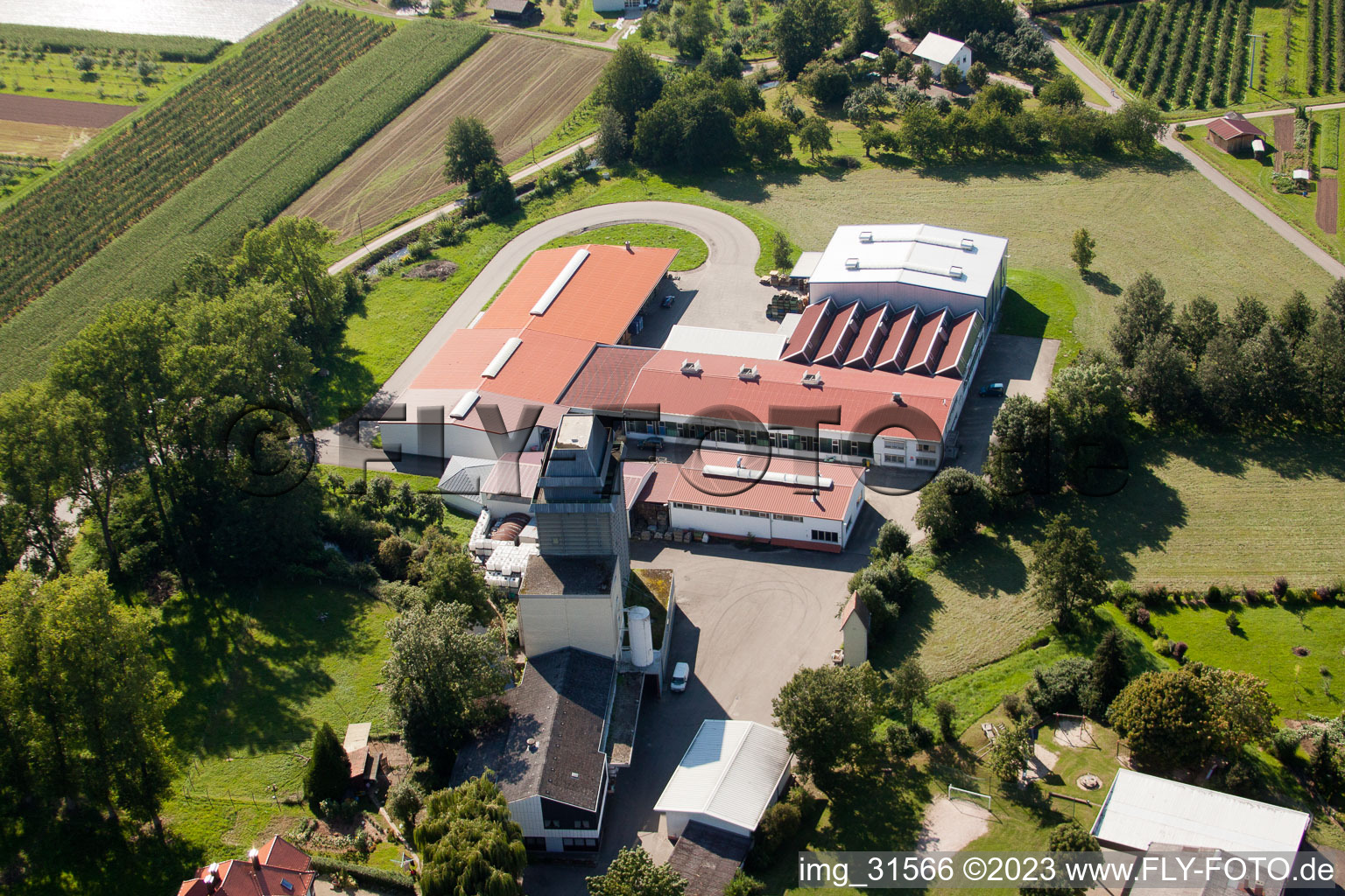 Vue aérienne de Kraewa GmbH. Moulin à art et clients Theodor Walz à le quartier Erlach in Renchen dans le département Bade-Wurtemberg, Allemagne