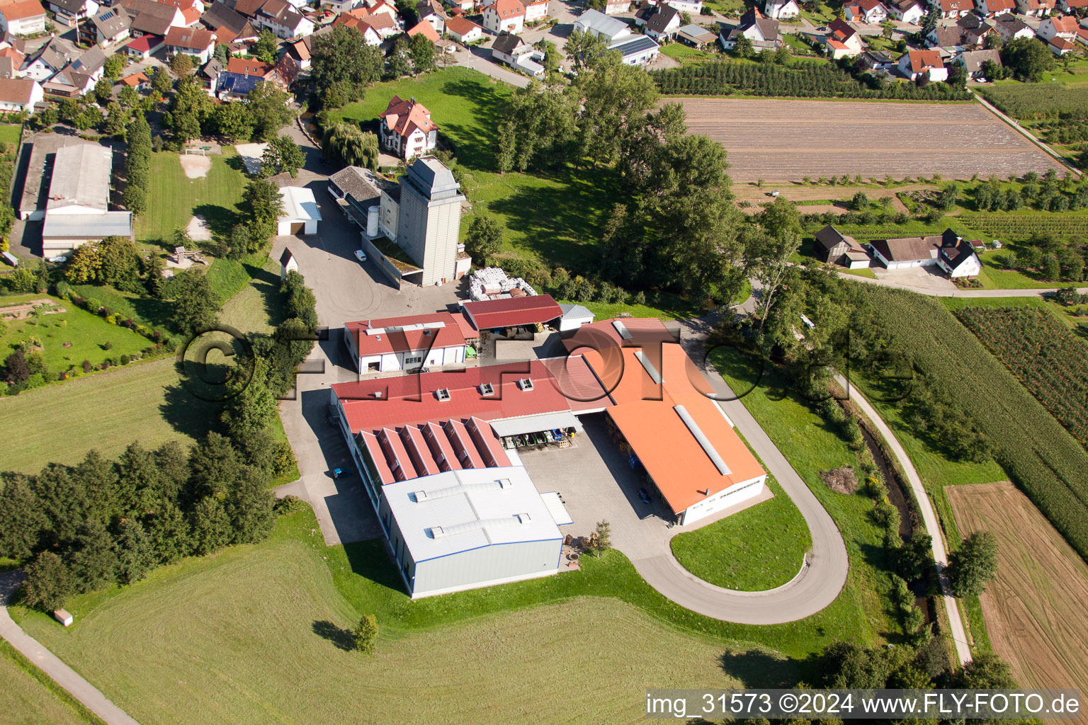 Vue aérienne de Site de l'usine Kraewa GmbH Umformtechnik à le quartier Erlach in Renchen dans le département Bade-Wurtemberg, Allemagne