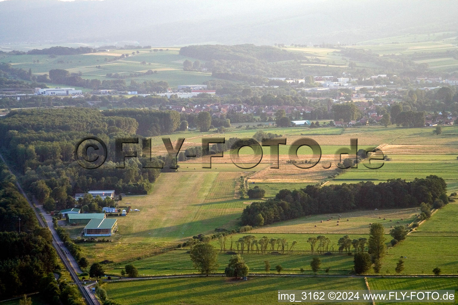 Vue aérienne de Aérodrome de l'est à Schweighofen dans le département Rhénanie-Palatinat, Allemagne