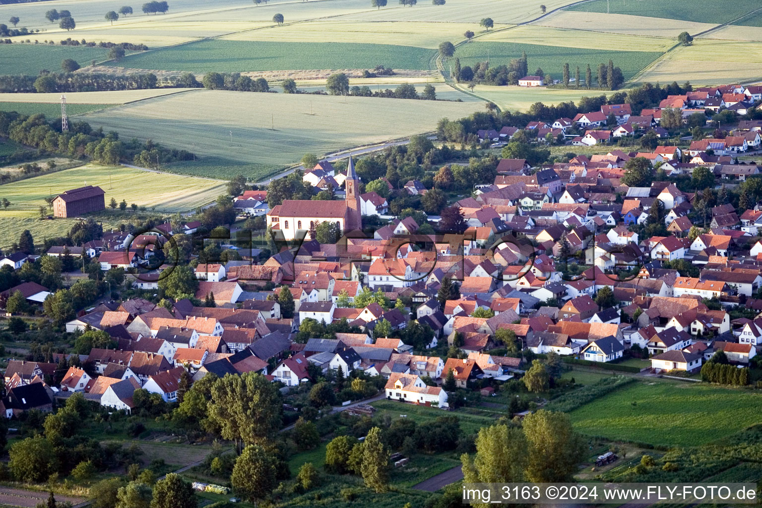 Kapsweyer dans le département Rhénanie-Palatinat, Allemagne d'un drone