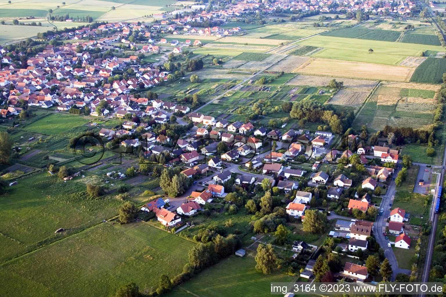 Kapsweyer dans le département Rhénanie-Palatinat, Allemagne vu d'un drone