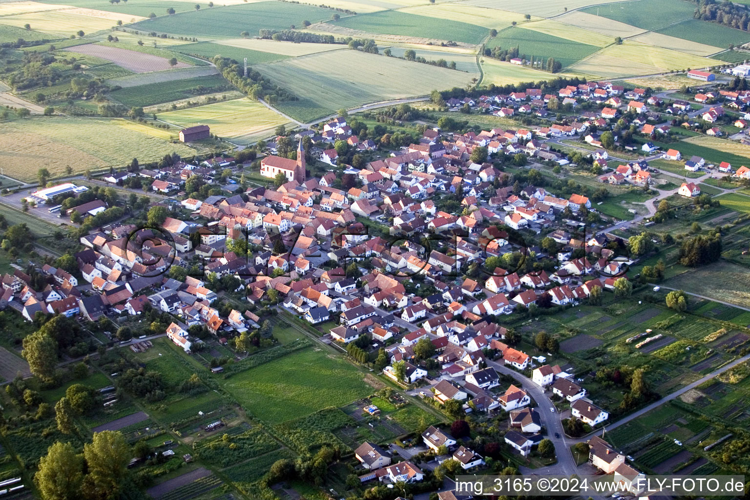 Vue aérienne de Kapsweyer dans le département Rhénanie-Palatinat, Allemagne