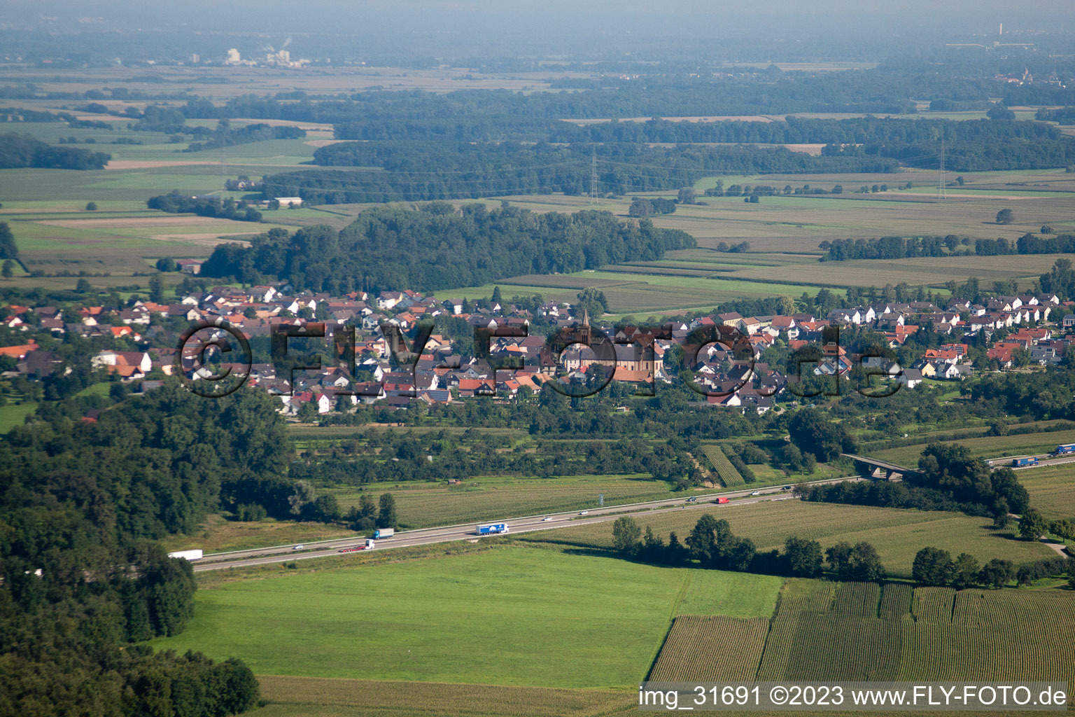 Vue aérienne de Du sud-est à Unzhurst dans le département Bade-Wurtemberg, Allemagne