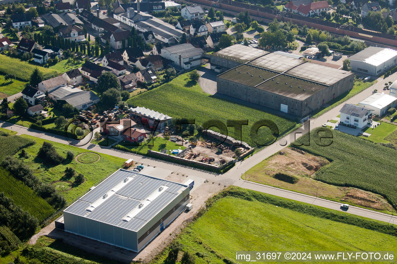 Site de l'usine Muffenrohr GmbH à le quartier Hatzenweier in Ottersweier dans le département Bade-Wurtemberg, Allemagne d'en haut