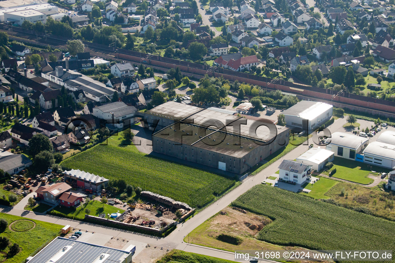 Site de l'usine Muffenrohr GmbH à le quartier Hatzenweier in Ottersweier dans le département Bade-Wurtemberg, Allemagne hors des airs