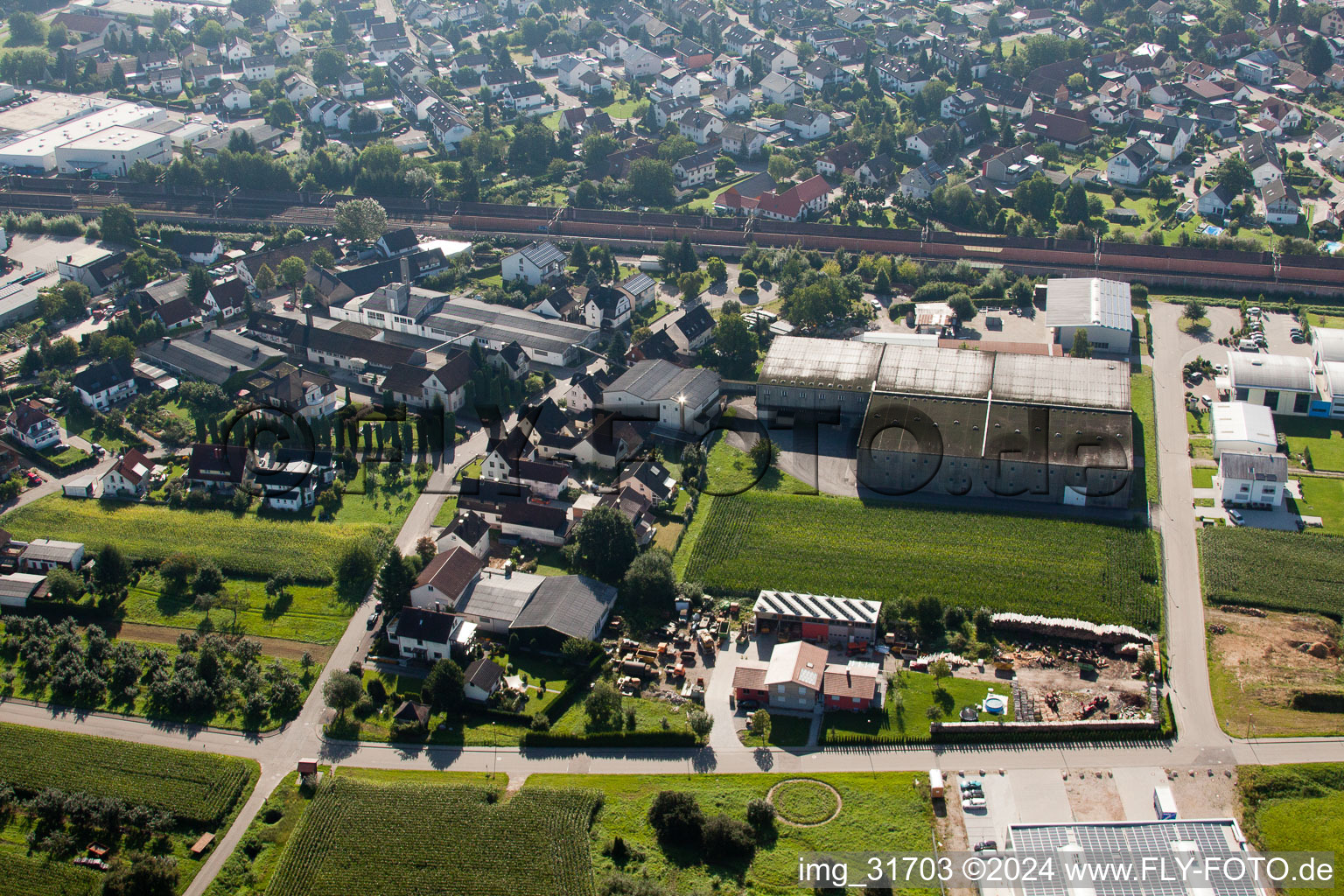 Site de l'usine Muffenrohr GmbH à le quartier Hatzenweier in Ottersweier dans le département Bade-Wurtemberg, Allemagne vue du ciel