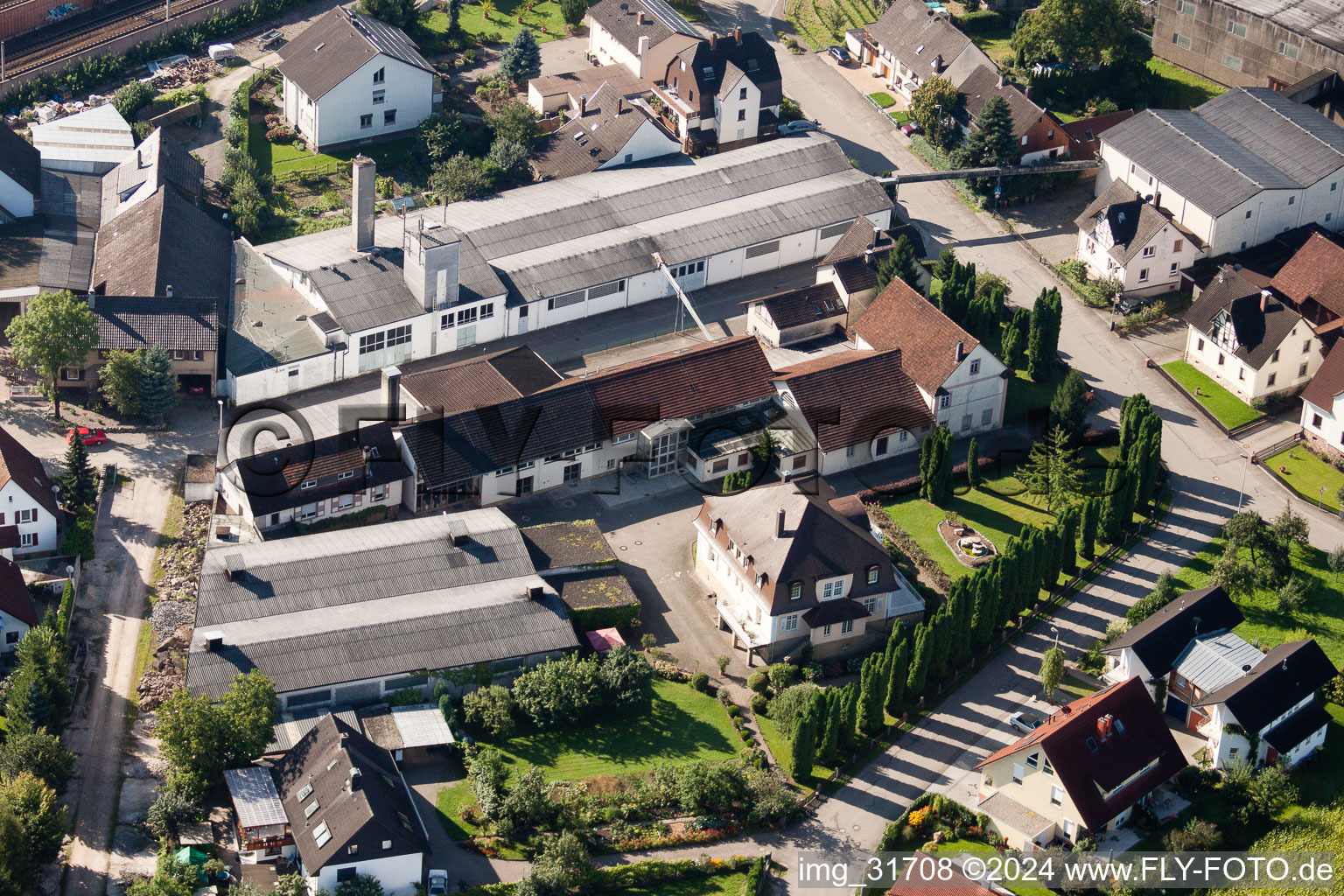 Site de l'usine Muffenrohr GmbH à Ottersweier dans le département Bade-Wurtemberg, Allemagne vu d'un drone