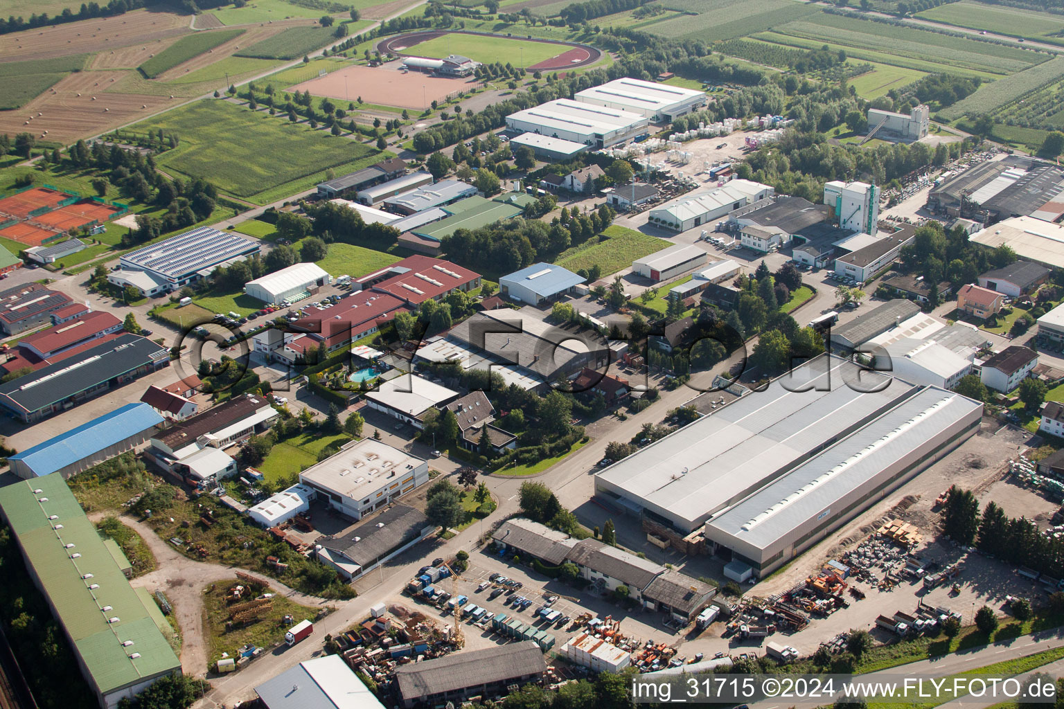 Vue aérienne de Zone industrielle Industriestr à le quartier Hatzenweier in Ottersweier dans le département Bade-Wurtemberg, Allemagne