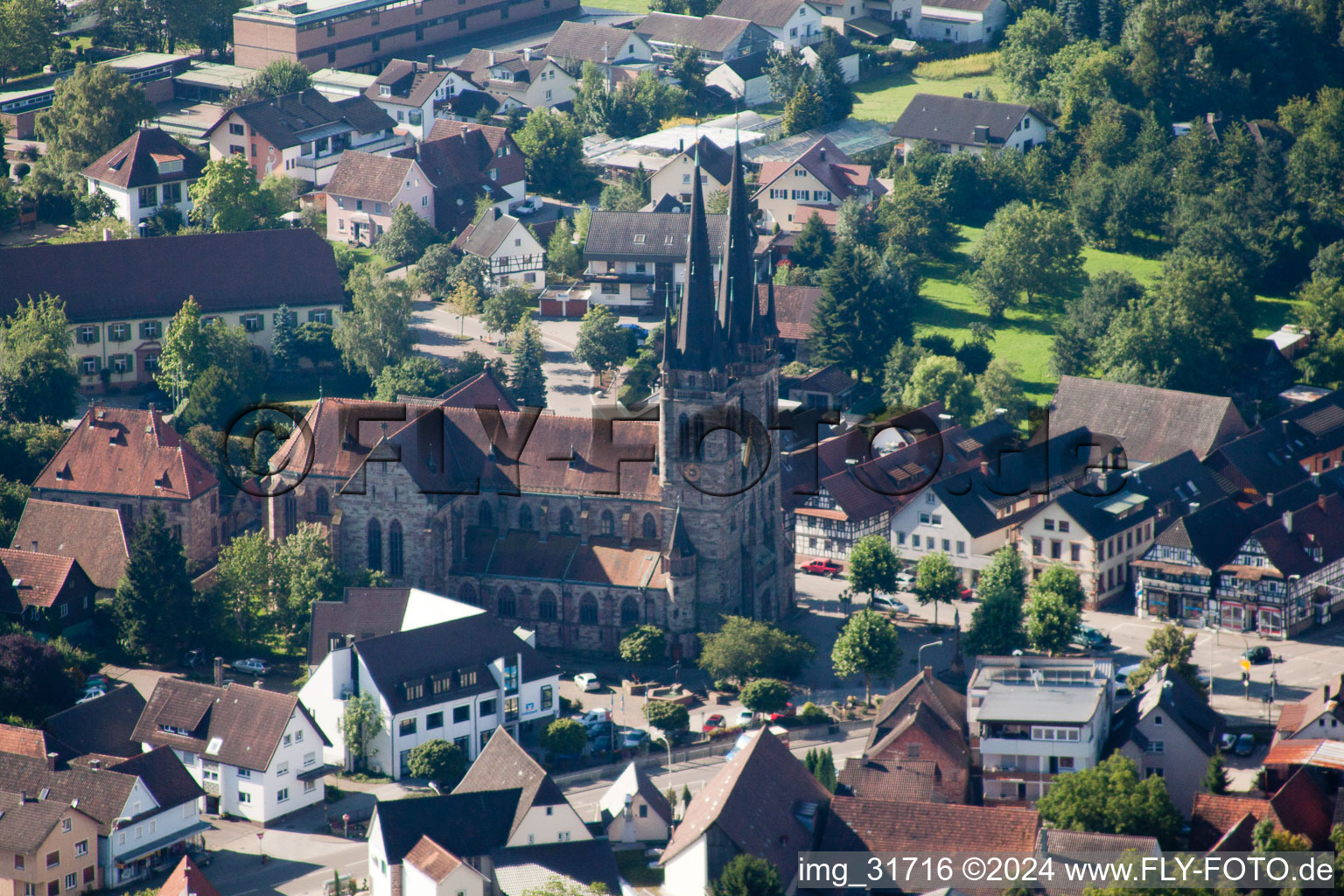 Vue aérienne de Église Saint-Jean à le quartier Weier in Ottersweier dans le département Bade-Wurtemberg, Allemagne