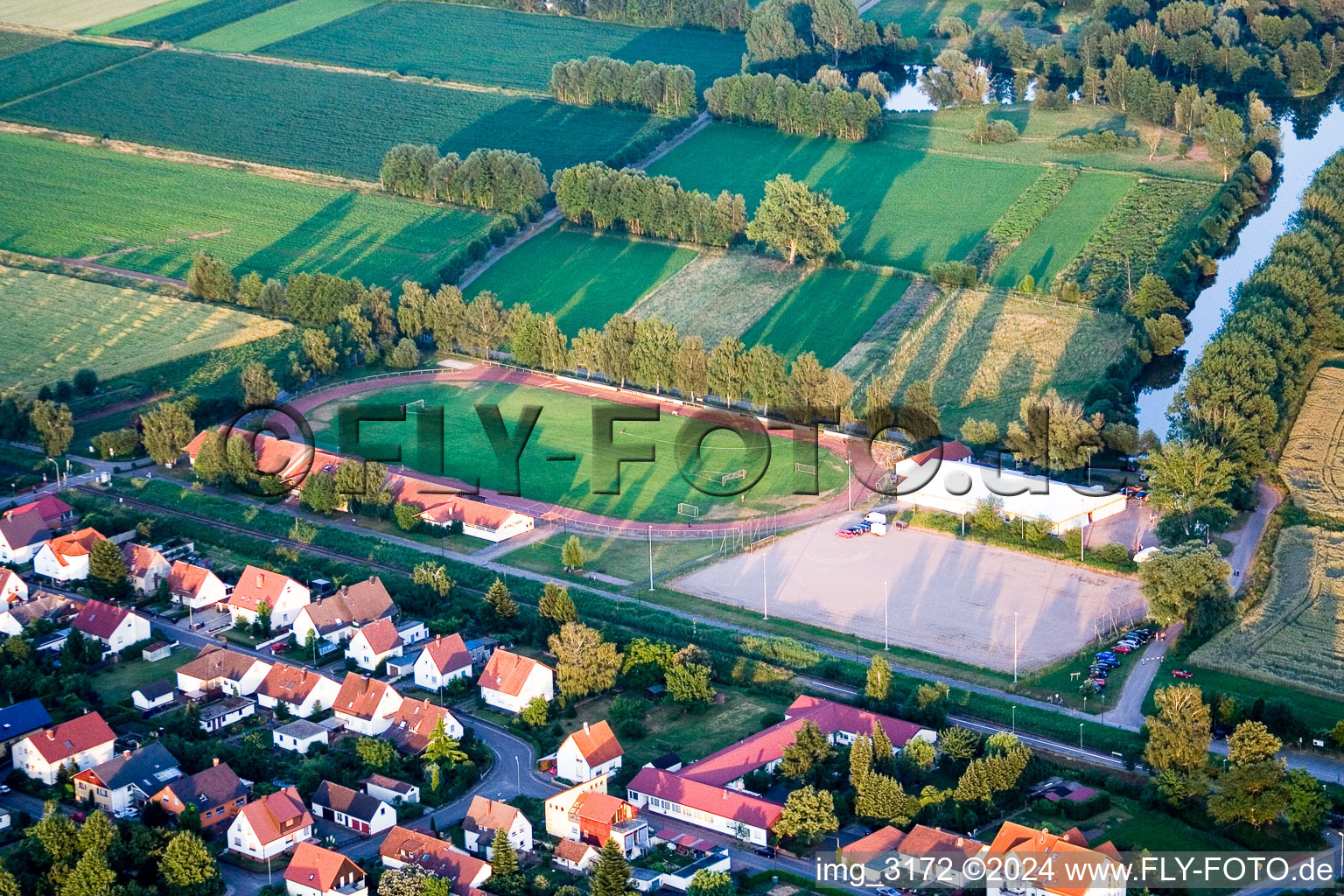 Vue aérienne de Terrain de sport à Steinfeld dans le département Rhénanie-Palatinat, Allemagne