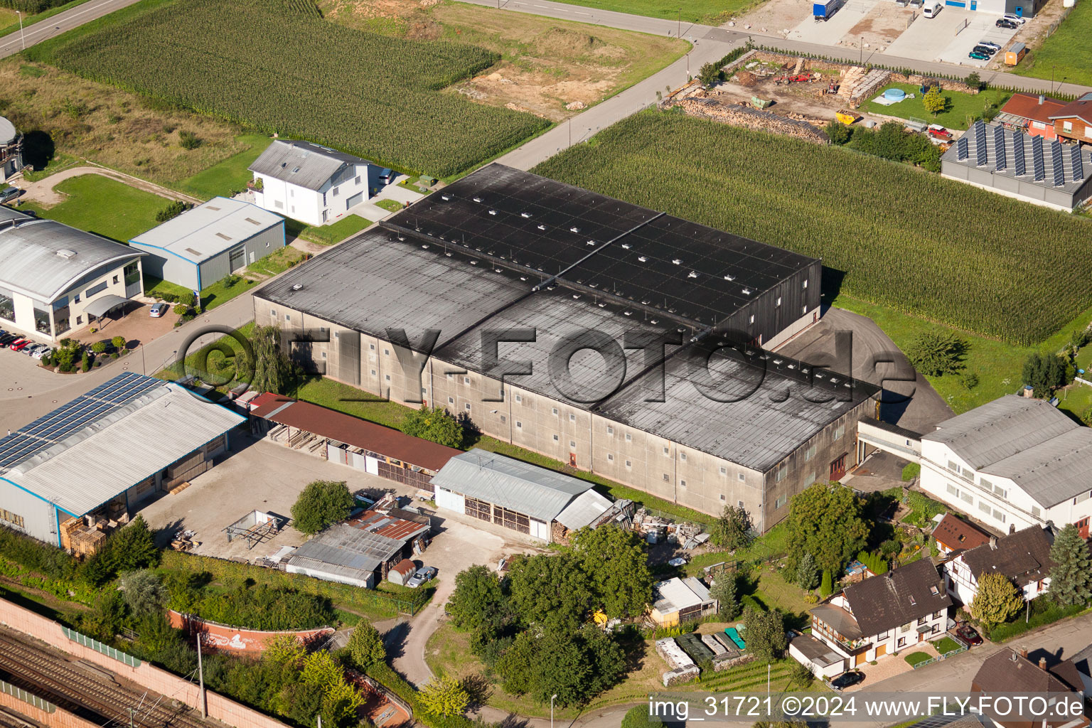 Site de l'usine Muffenrohr GmbH à le quartier Hatzenweier in Ottersweier dans le département Bade-Wurtemberg, Allemagne depuis l'avion