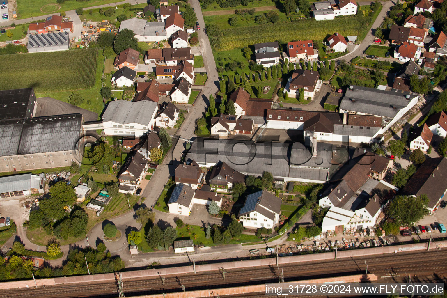 Enregistrement par drone de Site de l'usine Muffenrohr GmbH à le quartier Hatzenweier in Ottersweier dans le département Bade-Wurtemberg, Allemagne