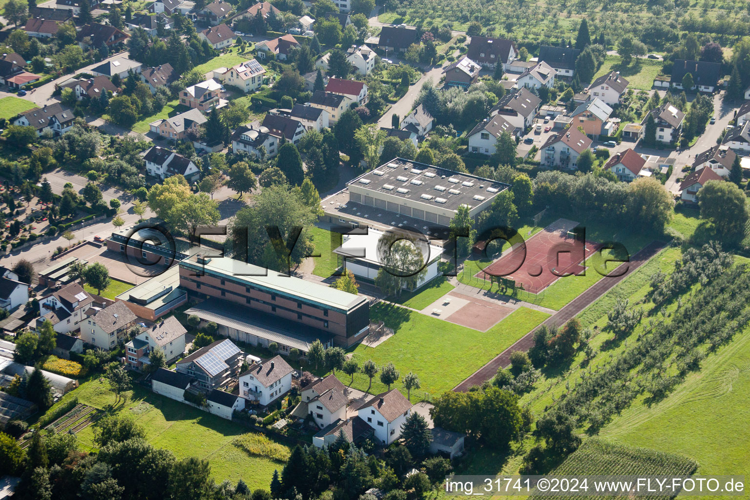 Vue aérienne de École Maria Victoria à le quartier Weier in Ottersweier dans le département Bade-Wurtemberg, Allemagne