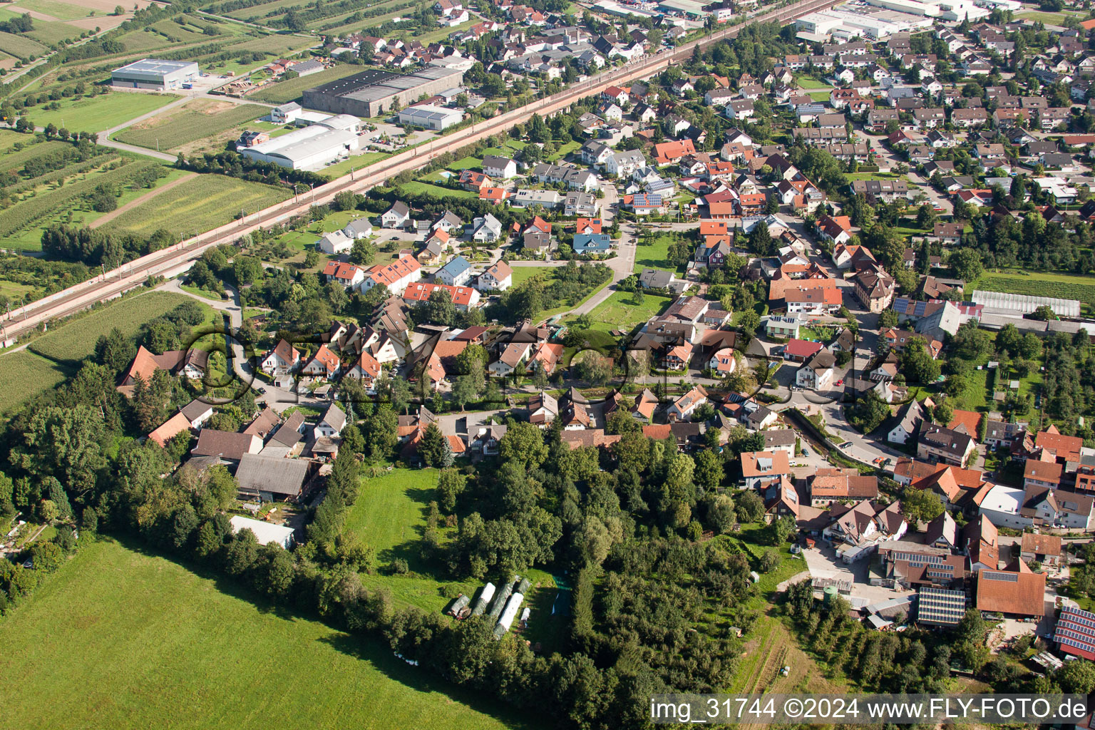 Vue aérienne de Bachstr à le quartier Weier in Ottersweier dans le département Bade-Wurtemberg, Allemagne