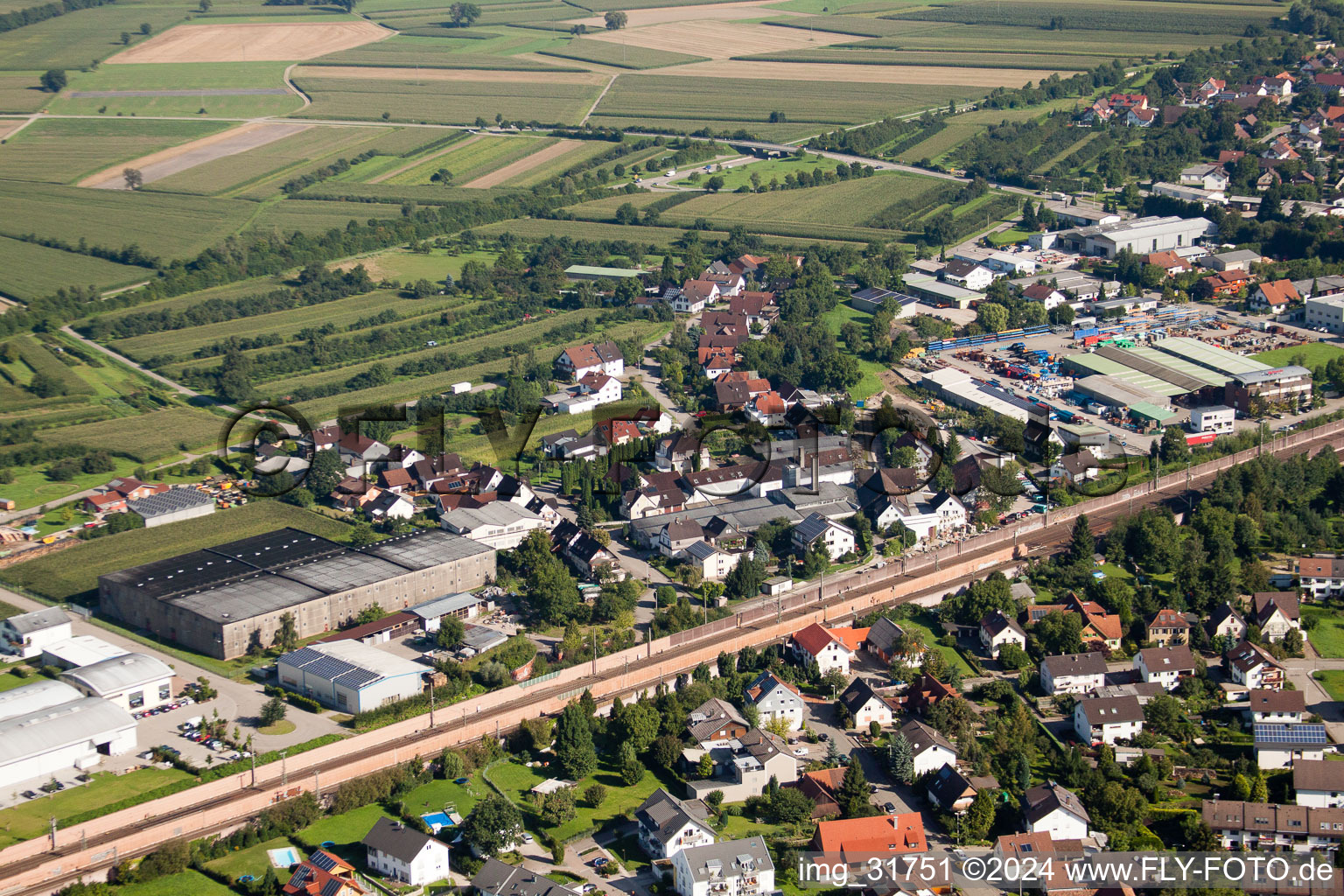 Site de l'usine Muffenrohr GmbH à le quartier Hatzenweier in Ottersweier dans le département Bade-Wurtemberg, Allemagne d'en haut