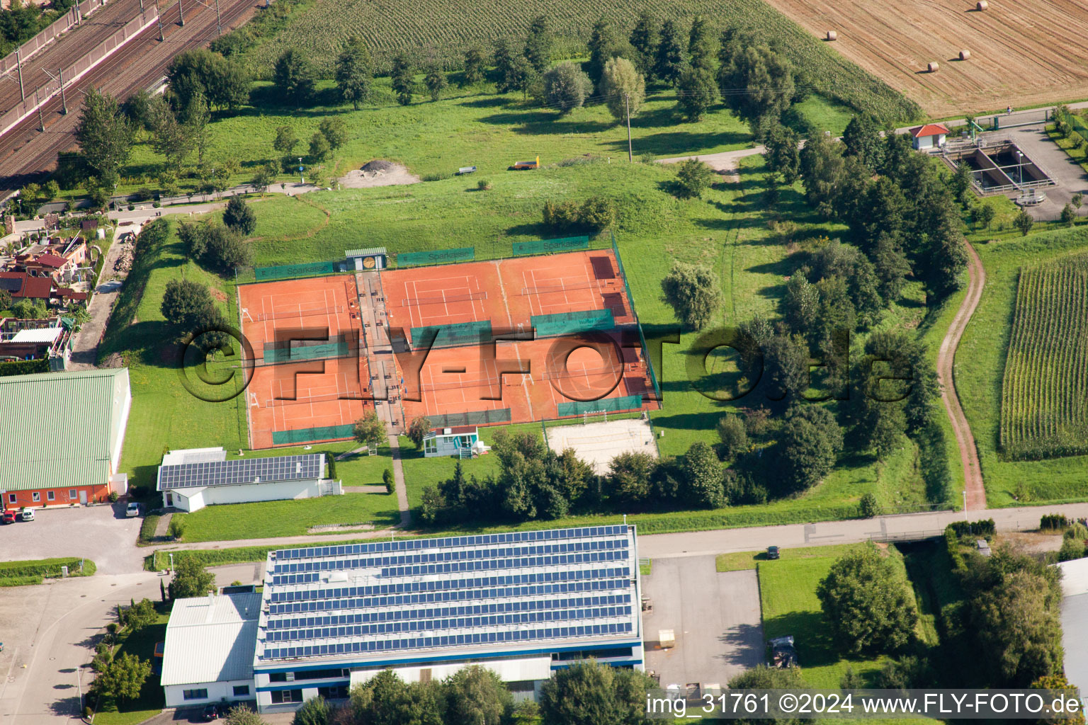 Vue aérienne de Wöku Kunststoff- und Metallverfahrens-GmbH, club de tennis à le quartier Hatzenweier in Ottersweier dans le département Bade-Wurtemberg, Allemagne