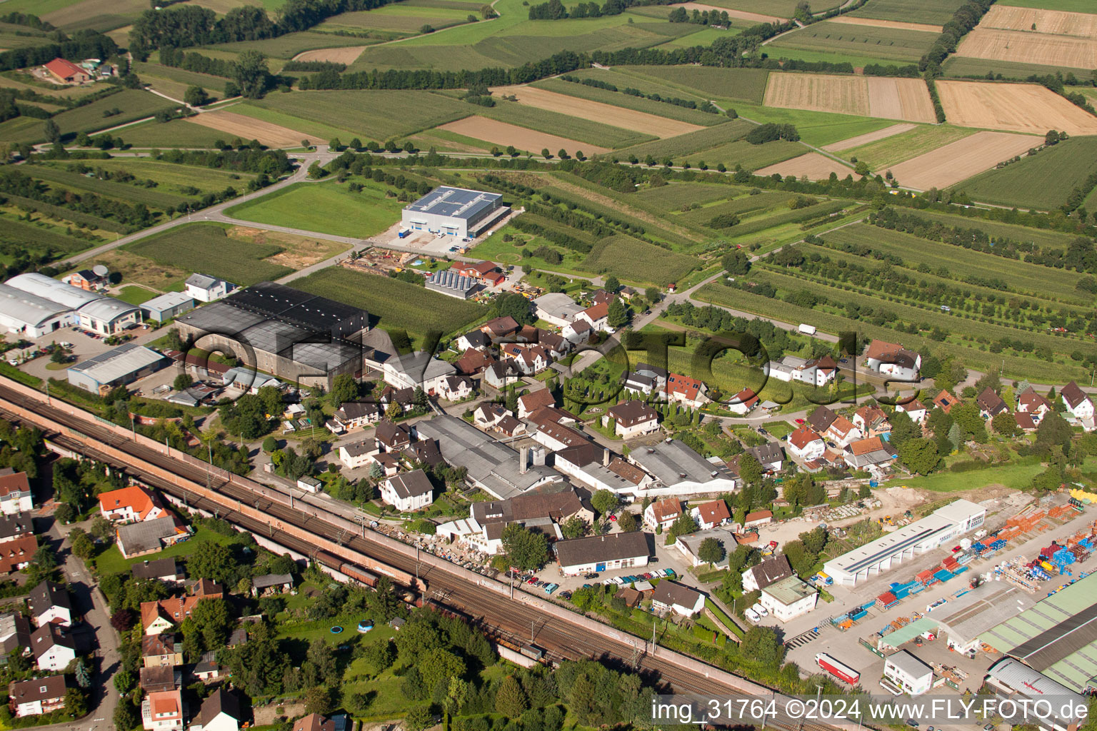 Vue d'oiseau de Site de l'usine Muffenrohr GmbH à le quartier Hatzenweier in Ottersweier dans le département Bade-Wurtemberg, Allemagne