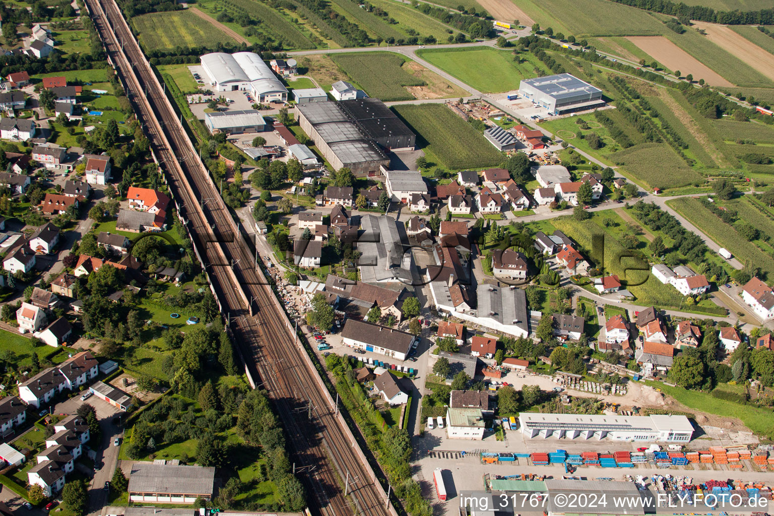 Site de l'usine Muffenrohr GmbH à le quartier Hatzenweier in Ottersweier dans le département Bade-Wurtemberg, Allemagne vue du ciel