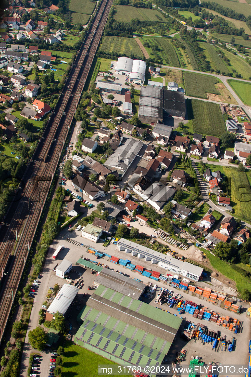 Enregistrement par drone de Site de l'usine Muffenrohr GmbH à le quartier Hatzenweier in Ottersweier dans le département Bade-Wurtemberg, Allemagne