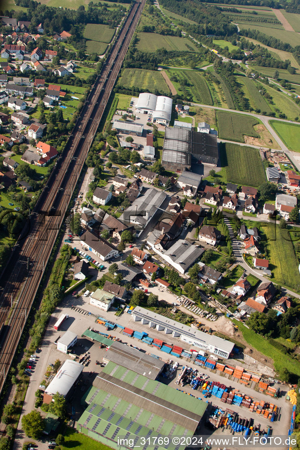 Site de l'usine Muffenrohr GmbH à Ottersweier dans le département Bade-Wurtemberg, Allemagne d'un drone